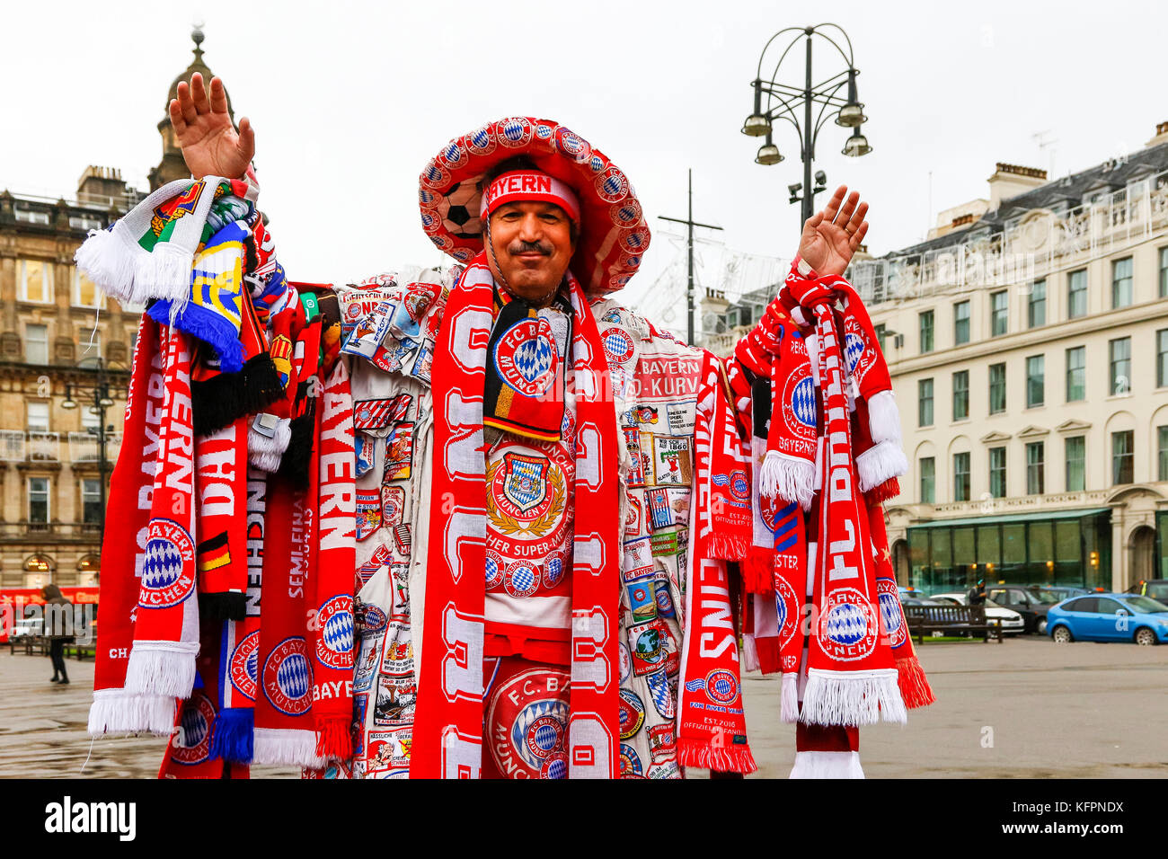 Glasgow, Scotland, Regno Unito. 31 ott 2017. MICHEAL ZEMAN da Colonia, Germania arrivarono a Glasgow per sostenere la sua squadra di calcio preferita Bayern Monaco di Baviera (Bayern Munchen) quando giocano Glasgow Celtic a Parkhead, Glasgow nella fase a gironi della UEFA Champions League: Credito Findlay/Alamy Live News Foto Stock