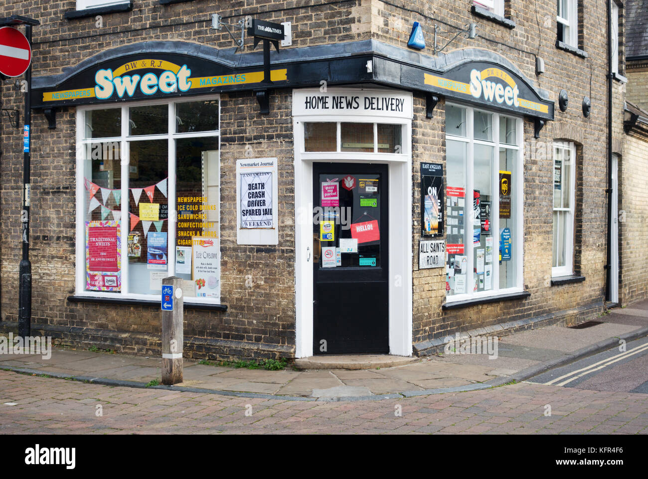 Corner Shop UK - un tipico negozio d'angolo della città, Newmarket Suffolk UK Foto Stock