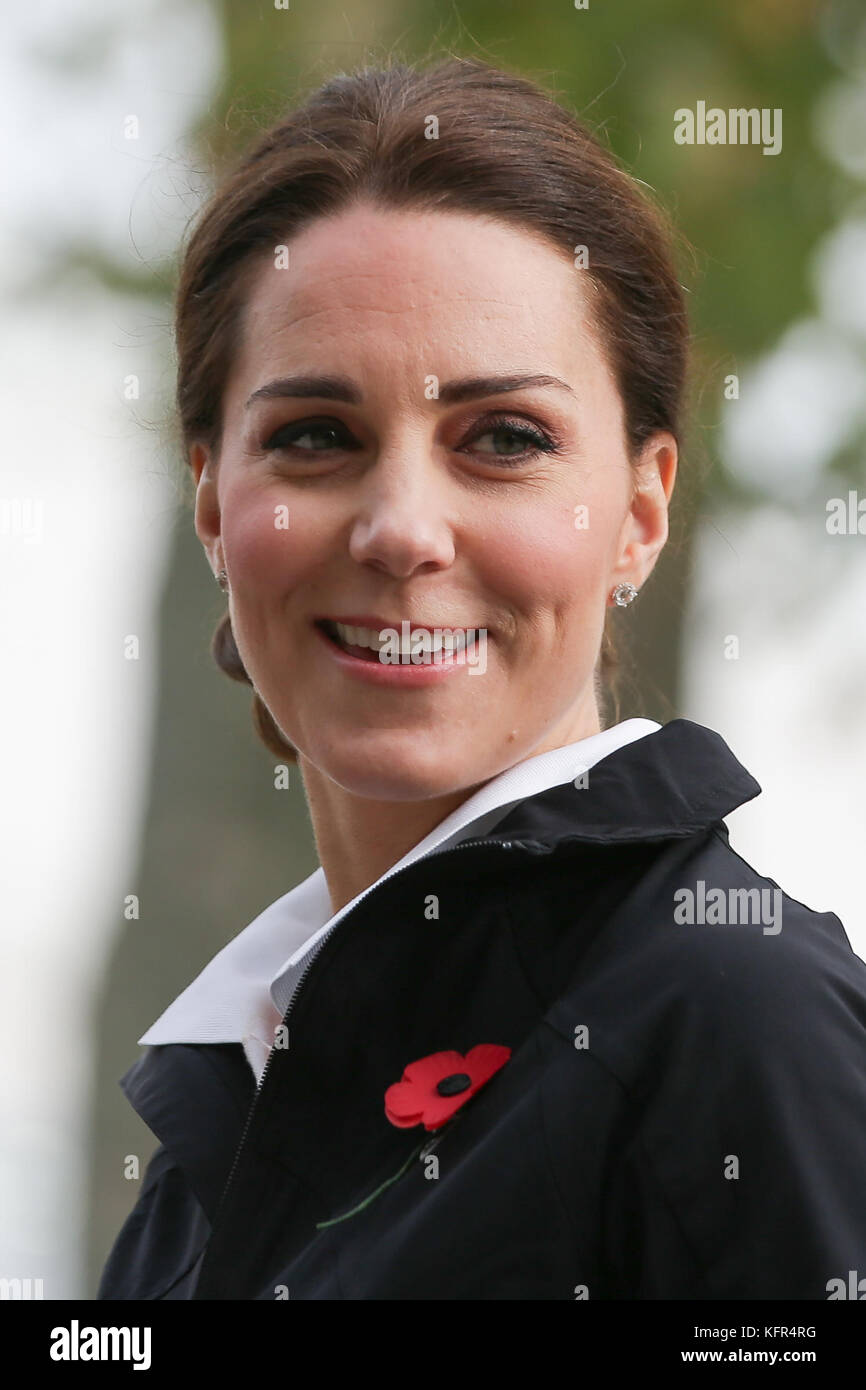 La Duchessa di Cambridge durante una visita alla Lawn Tennis Association (LTA) presso il National Tennis Center nel sud-ovest di Londra. Foto Stock