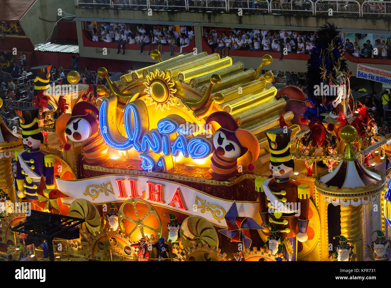 Mostrare con decorazioni sul carnevale di Rio de Janeiro in Brasile. Il Carnevale di Rio è il carnevale più grande nel mondo. Foto Stock