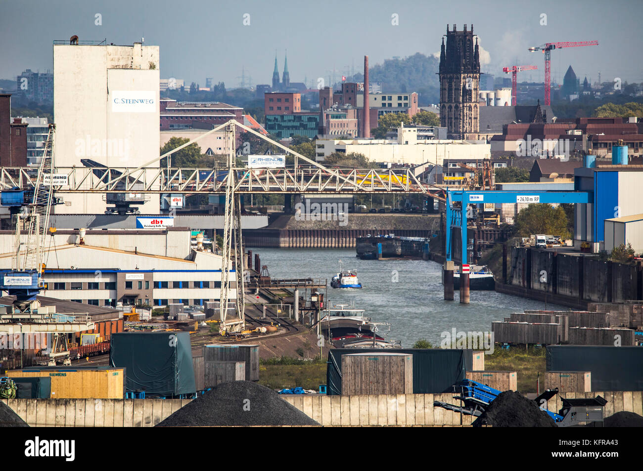 Porte di Duisburg, rheinkai nord, porto esterno, sullo sfondo la città interna con il porto interno, sul Reno, Duisburg, Germania Foto Stock