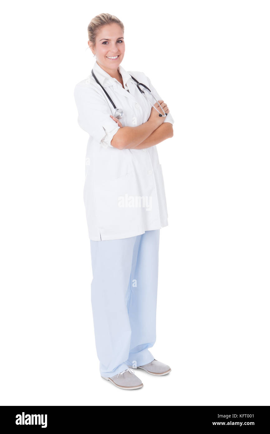 Sorridente medico donna con stetoscopio. isolato su bianco Foto Stock
