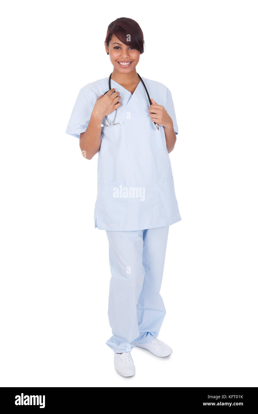 Sorridente medico donna con stetoscopio. isolato su bianco Foto Stock