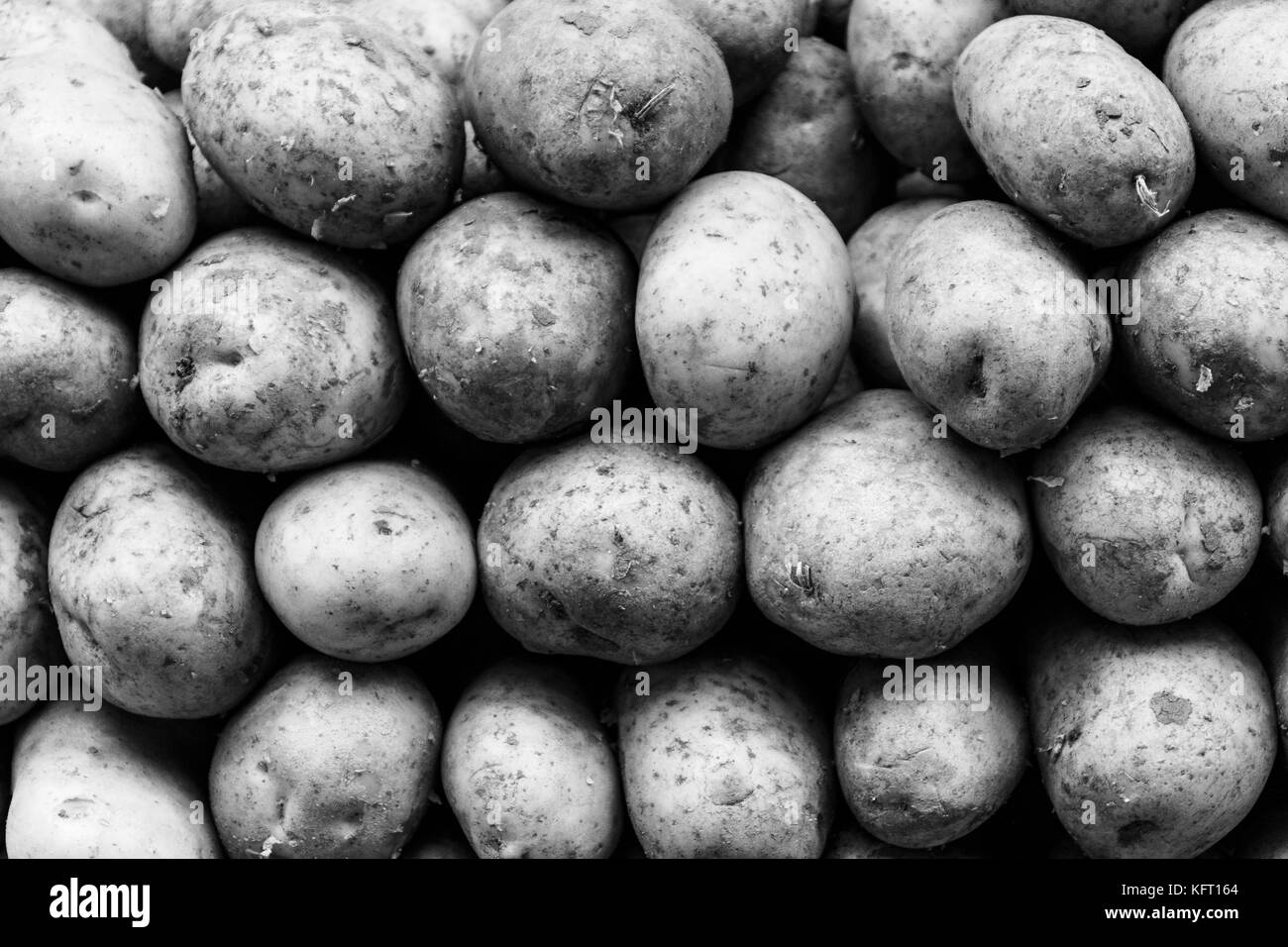Le patate in un mercato in stallo in Madrid Foto Stock