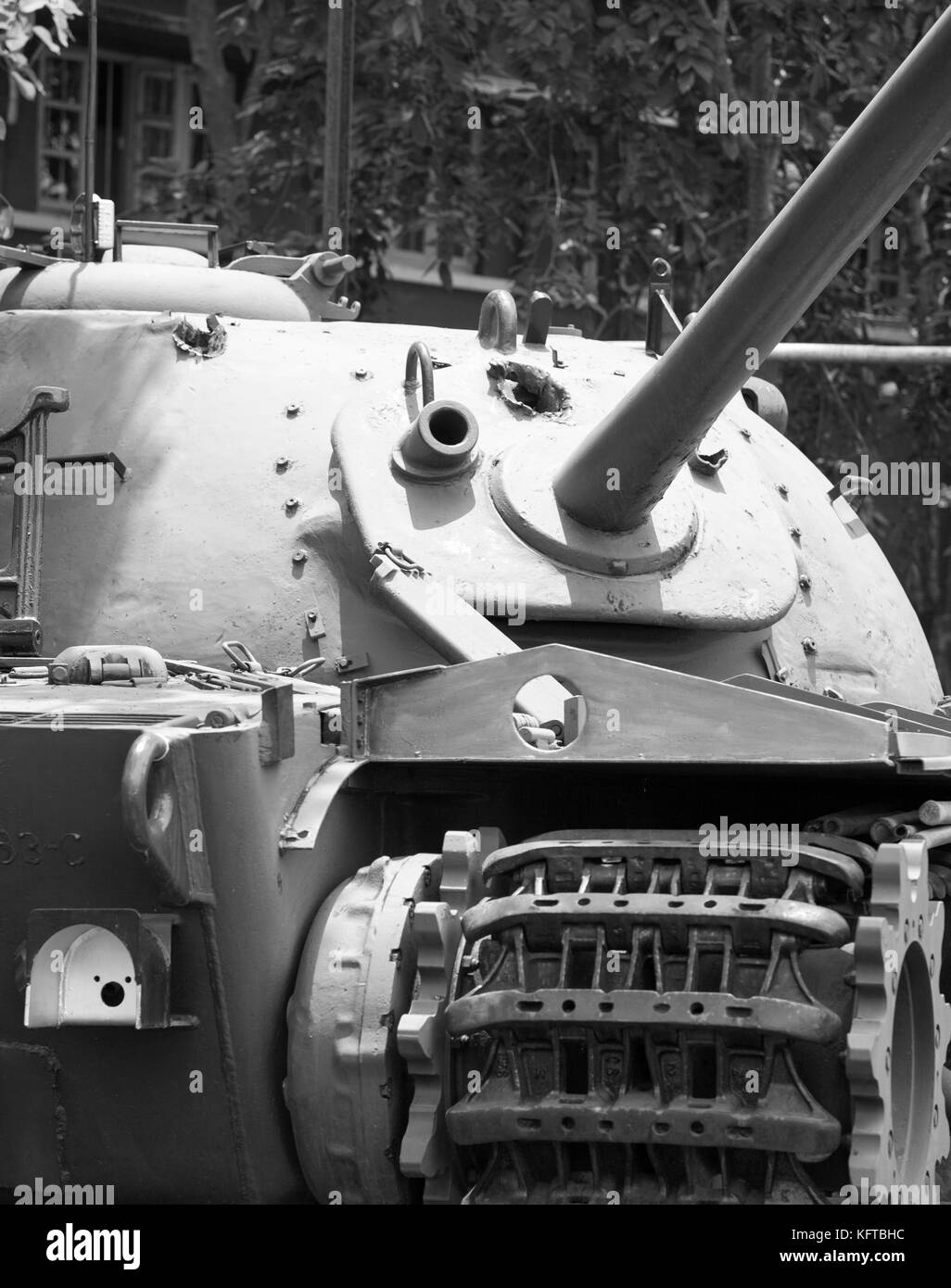 Carro armato pakistano catturato da un fuoco di conchiglie. Ora un monumento commemorativo alla base dell'esercito indiano. Bengala Occidentale, India Foto Stock