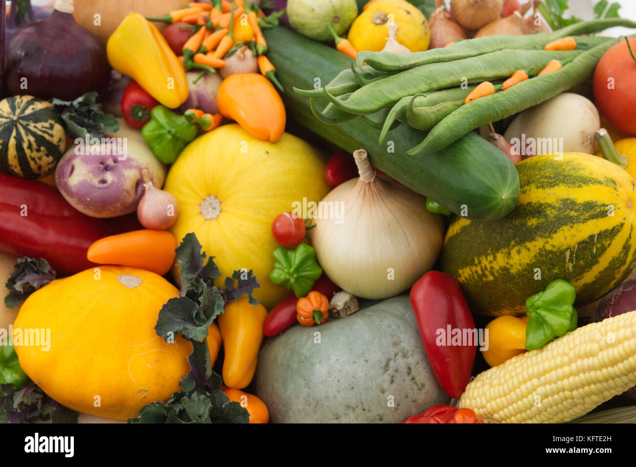 Crudo fresco display vegetale Foto Stock