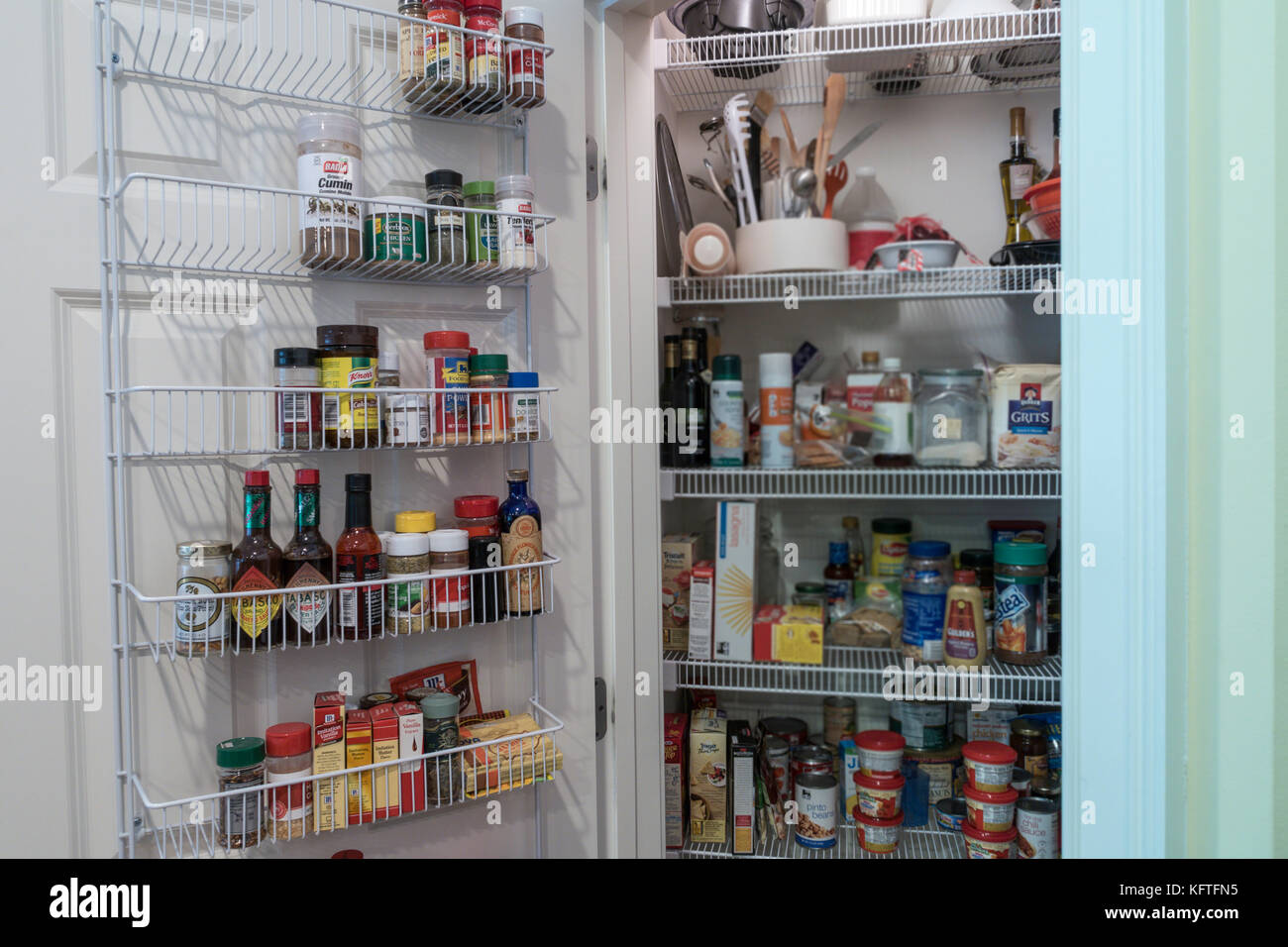 Cucina dispensa immagini e fotografie stock ad alta risoluzione - Alamy