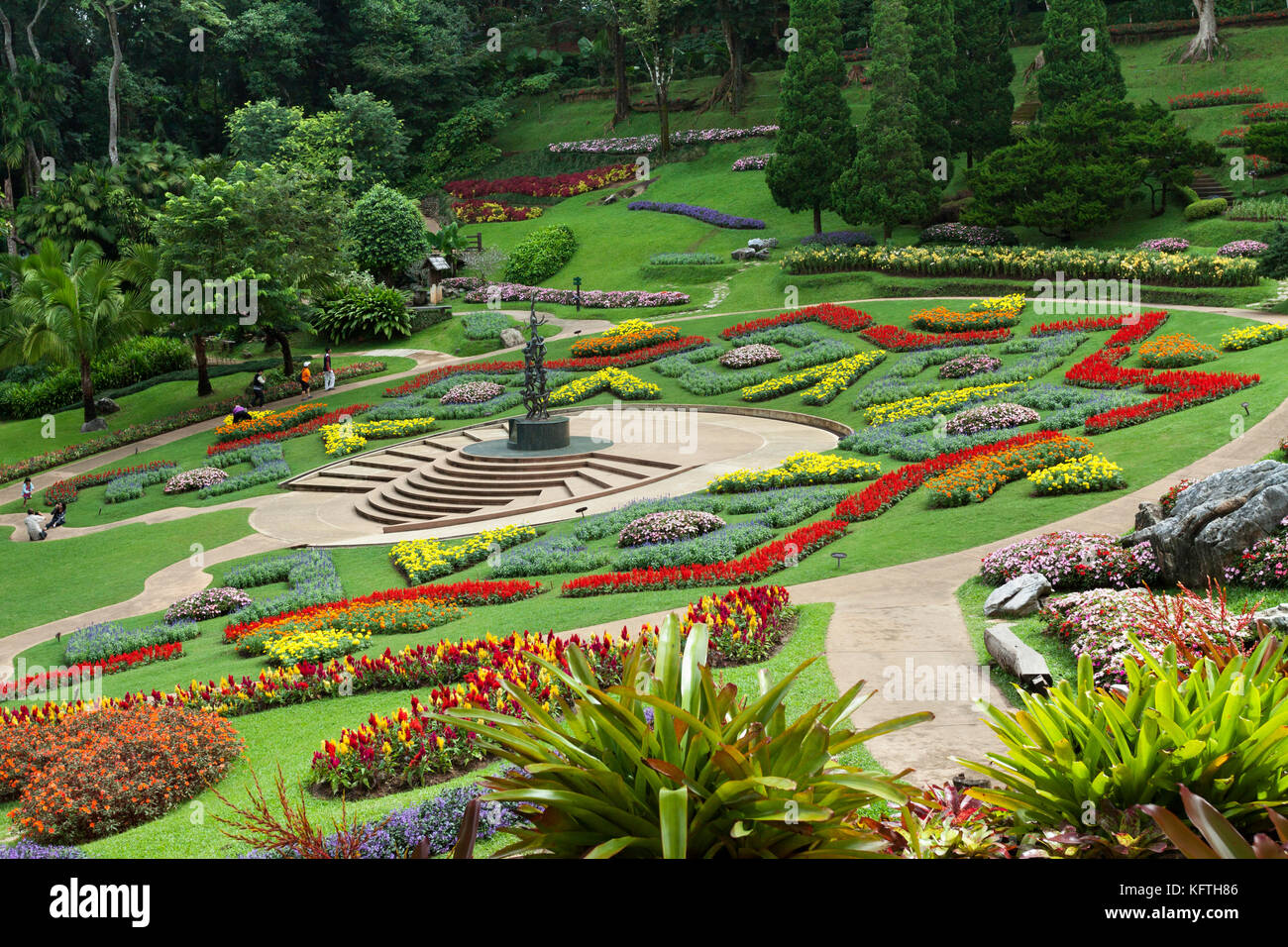 Giardini formali della villa reale a Doi Tung, provincia di Chiang Rai, Thailandia Foto Stock