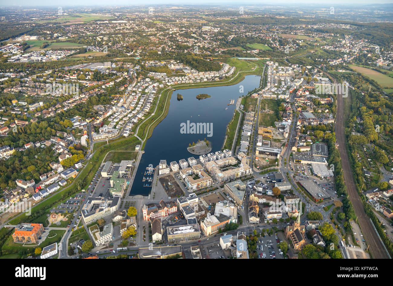 Sviluppo al lago Dortmund di Phoenix, edifici commerciali, case monolamiliari, ex acciaierie a Phoenix Est, Dortmund, Ruhr, Nordrhein-Westfale Foto Stock