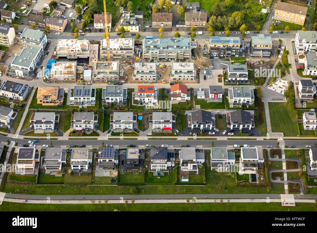 Sviluppo al lago Dortmund di Phoenix, edifici commerciali, case monolamiliari, ex acciaierie a Phoenix Est, Dortmund, Ruhr, Nordrhein-Westfale Foto Stock