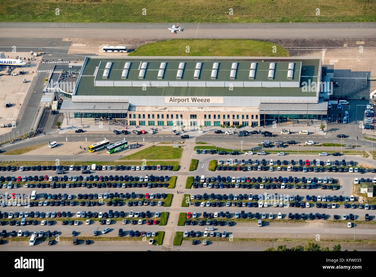 Aeroporto Niederrhein, Ryan-Aeroporto, Weeze Aeroporto, Dusseldorf Aeroporto (Weeze), Apron con Ryan-Ferienfliegern, Ryan aeroplani, Parcheggio, Handling Termin Foto Stock