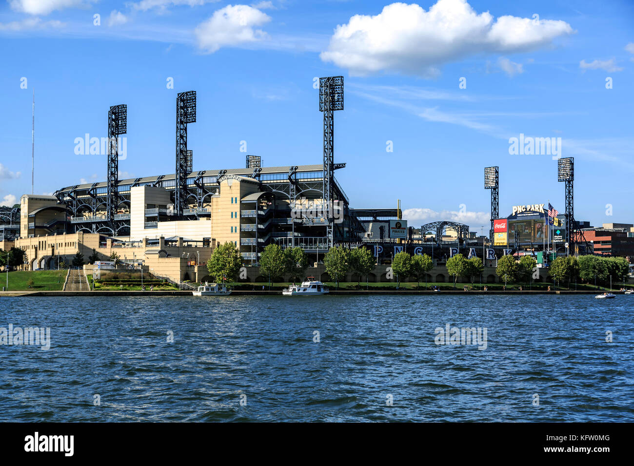 Il baseball PNC Park (casa dei pirati di Pittsburgh Major League Baseball Team), e Allegheny River, Pittsburgh, in Pennsylvania, STATI UNITI D'AMERICA Foto Stock