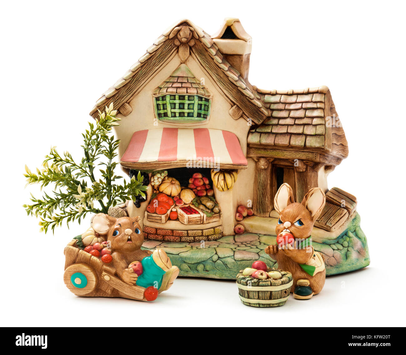 Pendelfin Studios gres fatti a mano "negozio di frutta' con Barrow Boy e Scrumpy godendo i frutti in primo piano. Fatto a Burnley, Lancashire, Engla Foto Stock