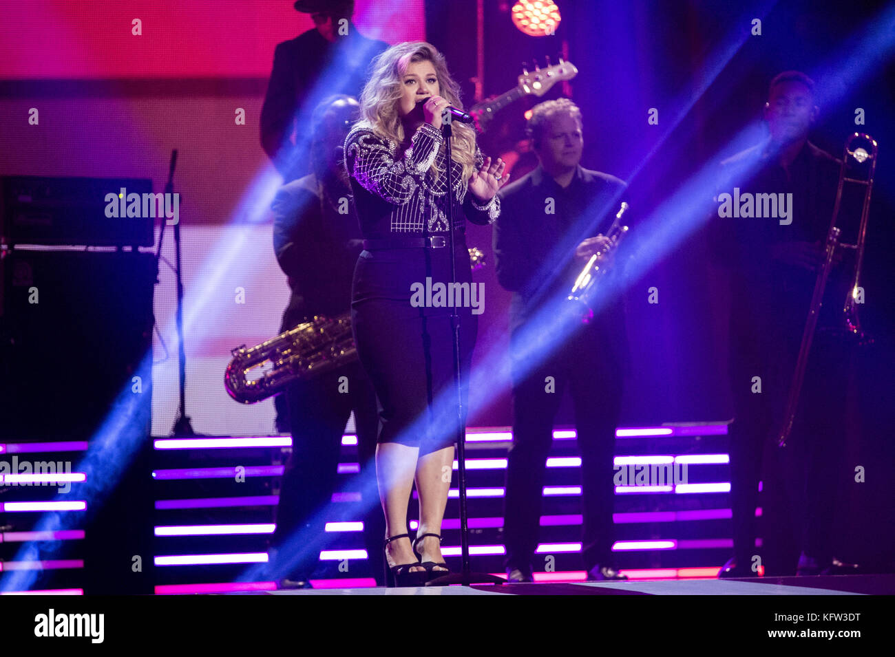 Il principe Harry partecipa alla cerimonia di chiusura degli Invictus Games a Toronto. Con: Kelly Clarkson dove: Toronto, Canada quando: 1 ottobre 2017 Credit: Euan Cherry/WENN.com Foto Stock Il principe Harry partecipa alla cerimonia di chiusura degli Invictus Games a Toronto. Con: Kelly Clarkson dove: Toronto, Canada quando: 1 ottobre 2017 Credit: Euan Cherry/WENN.com Foto Stock