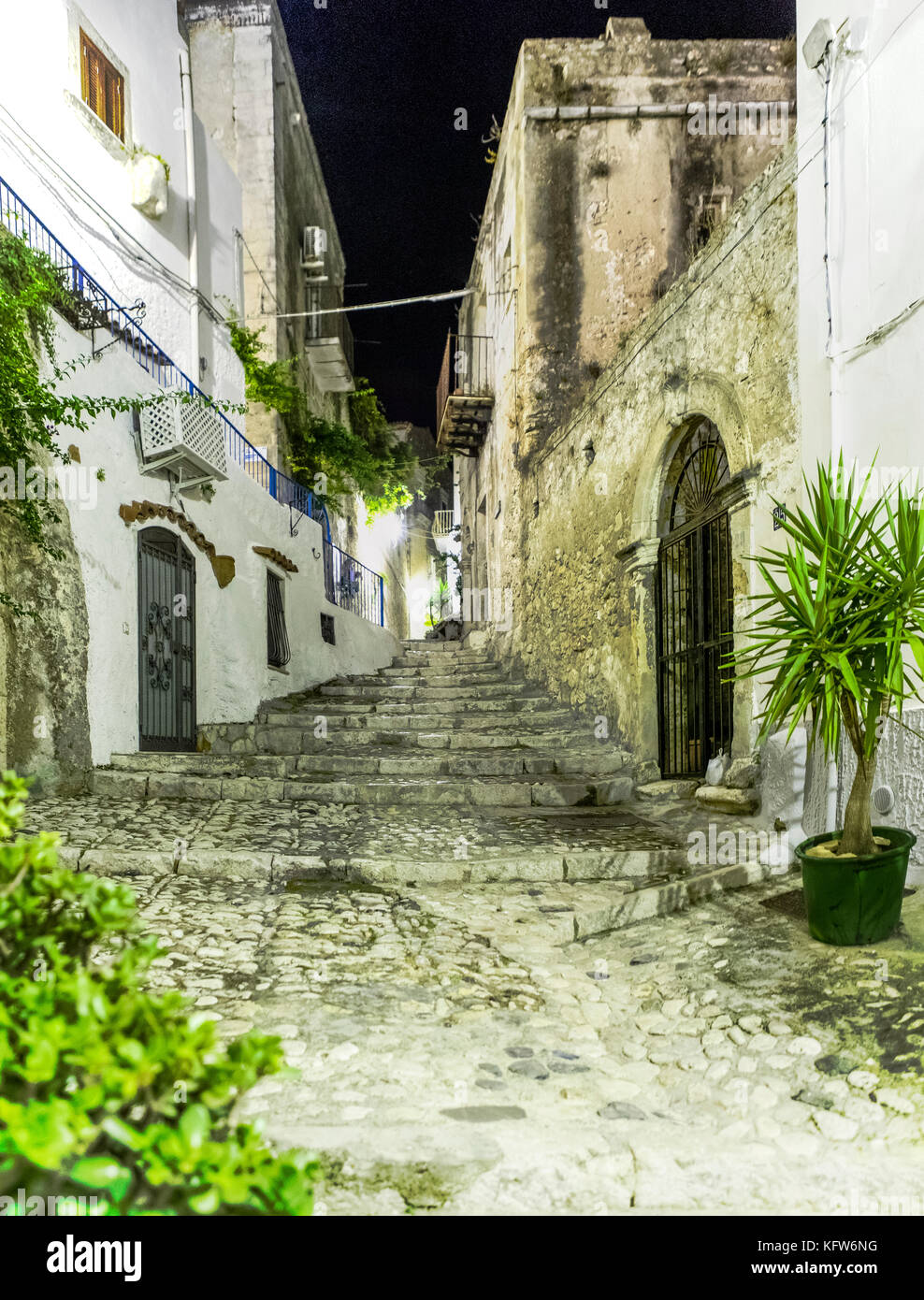 Peschici e il Parco Nazionale del Gargano. L'Italia. Foto Stock