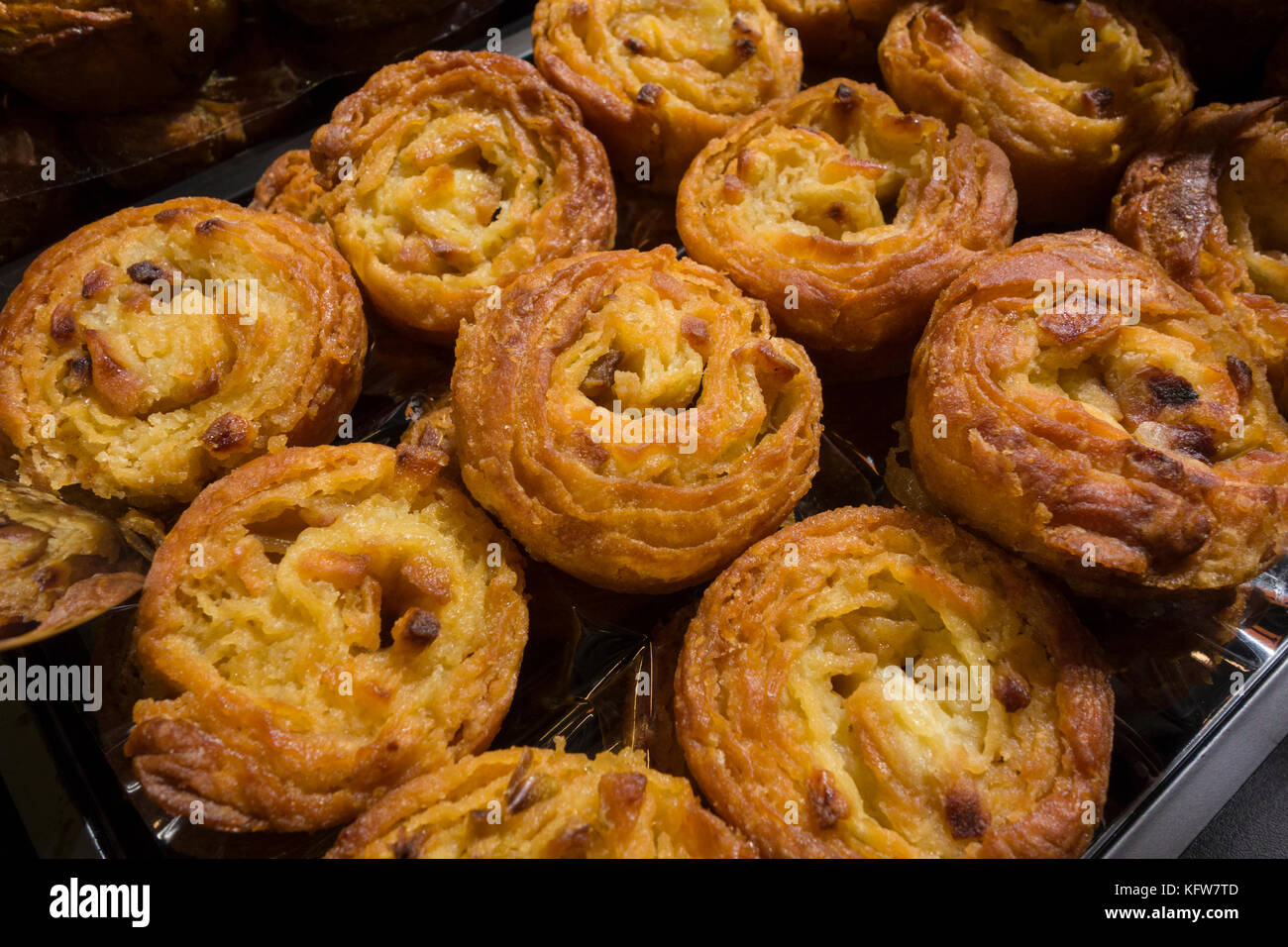 Kouign amann torte sul display al salon de chocolat, Parigi, Francia Foto Stock