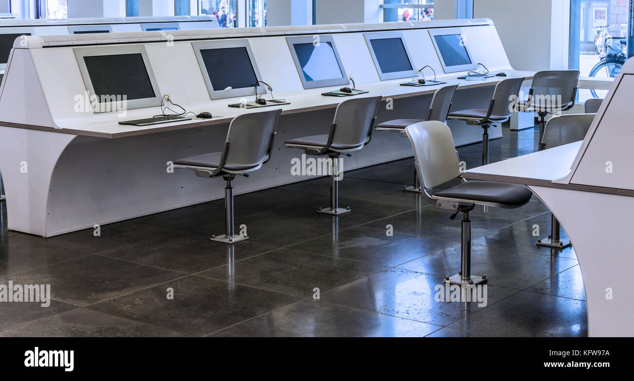 Liberamente accessibile computer workstation per gli studenti nell'edificio principale di una università, Germania Foto Stock
