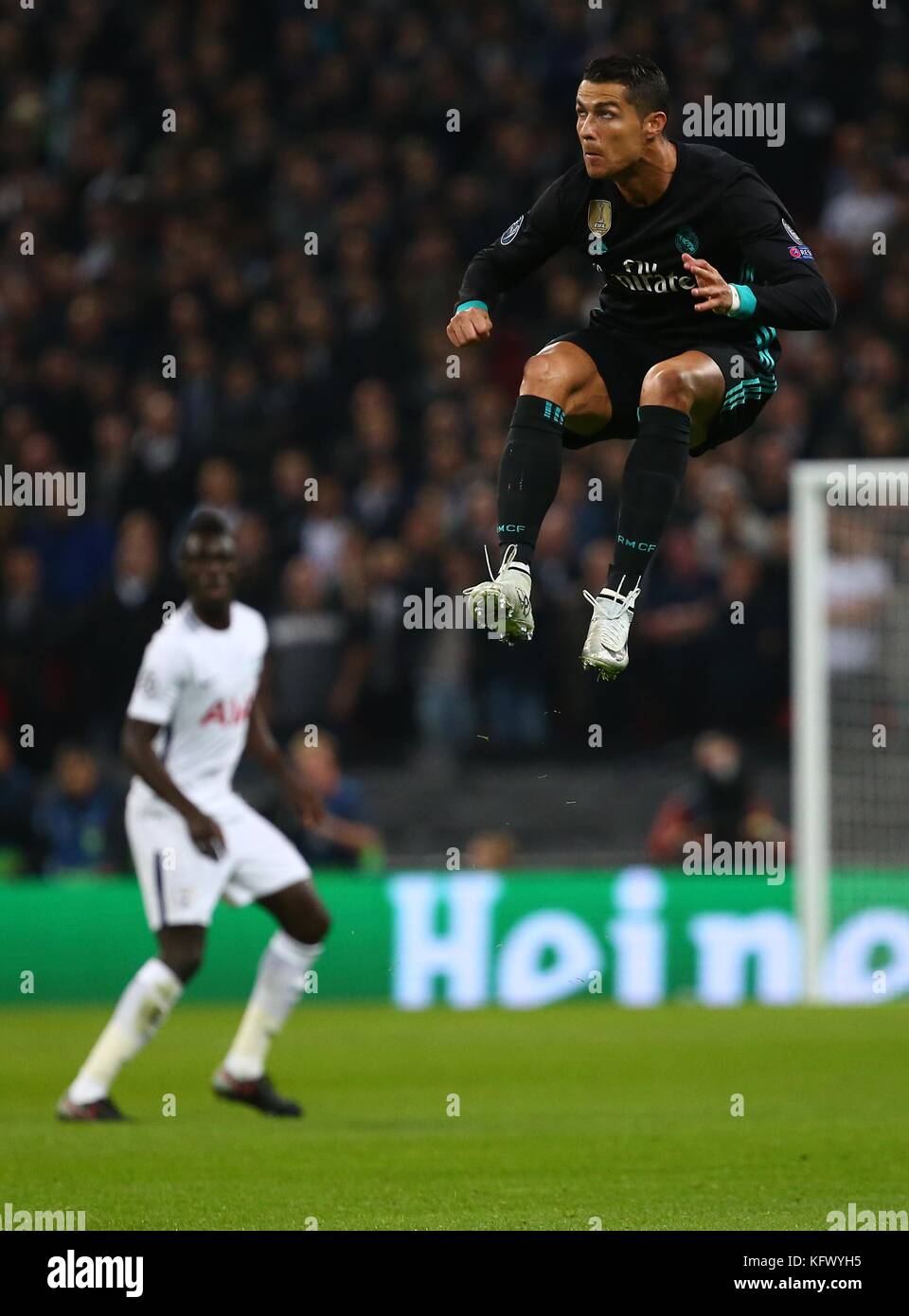 Londra, Regno Unito. 01 Nov 2017. Cristiano Ronaldo del Real Madrid durante la partita della UEFA Champions League tra Tottenham Hotspur e Real Madrid allo stadio Wembley di Londra. 01 Nov 2017. Credit: James Boardman/Alamy Live News Foto Stock