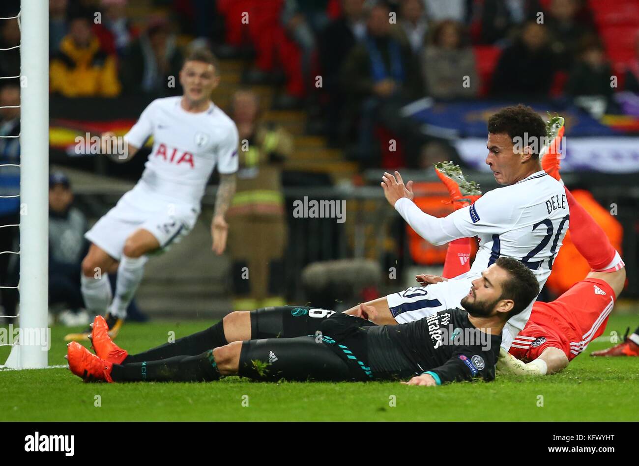 Londra, Regno Unito. 01 Nov 2017. DELE agli di Tottenham segna il traguardo di apertura durante la partita UEFA Champions League tra Tottenham Hotspur e Real Madrid allo stadio Wembley di Londra. 01 Nov 2017. Credit: James Boardman/Alamy Live News Foto Stock