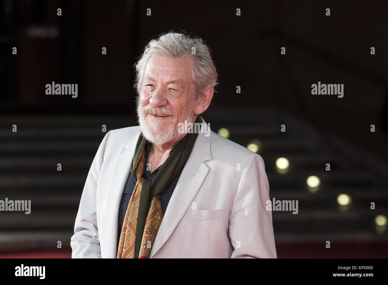 Roma, Italia. 1 Novembre, 2017. Ian McKellen frequentando il tappeto rosso durante la festa del cinema di Roma Credito: Silvia Gerbino/Alamy Live News Foto Stock