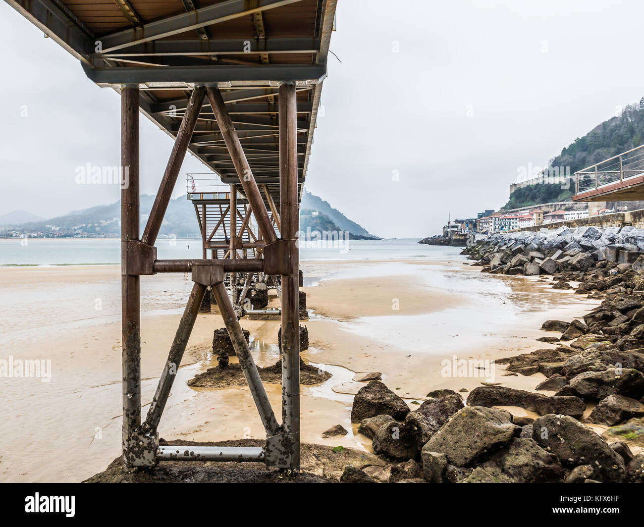 Ponte pedonale alla spiaggia immagini e fotografie stock ad alta ...