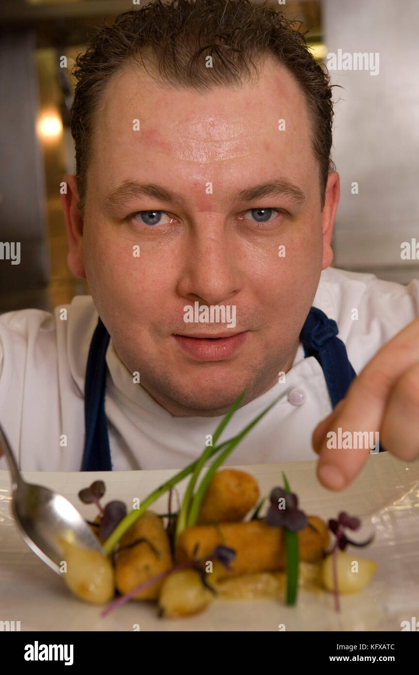 Lo Chef Nigel Godwin presso il ristorante di equilibrio, Fawsley Hall Hotel & Spa, Daventry, Northamptonshire. Foto Stock