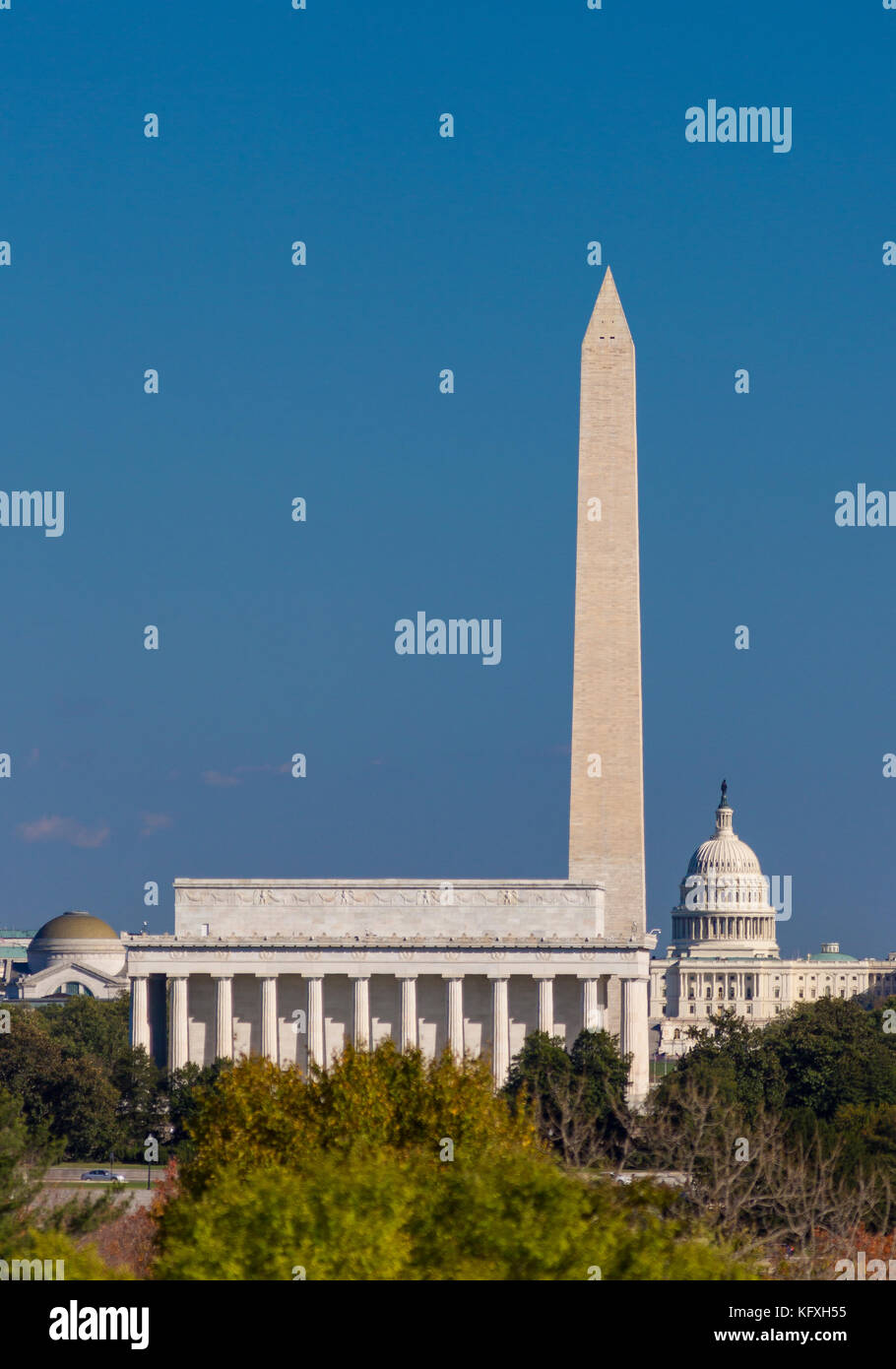 WASHINGTON, DC, Stati Uniti d'America - il Lincoln Memorial, il Monumento a Washington, Stati Uniti Capitol (L-R). Foto Stock