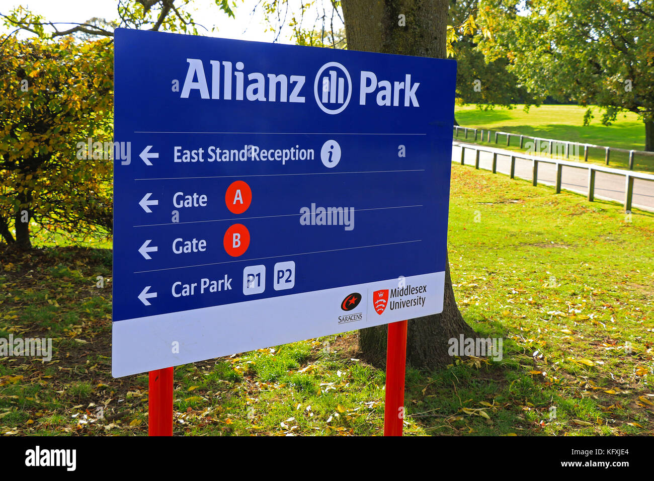 Firmare all'entrata di Allianz Park Stadium, casa dei saraceni di rugby, Barnet copthall, Regno Unito Foto Stock