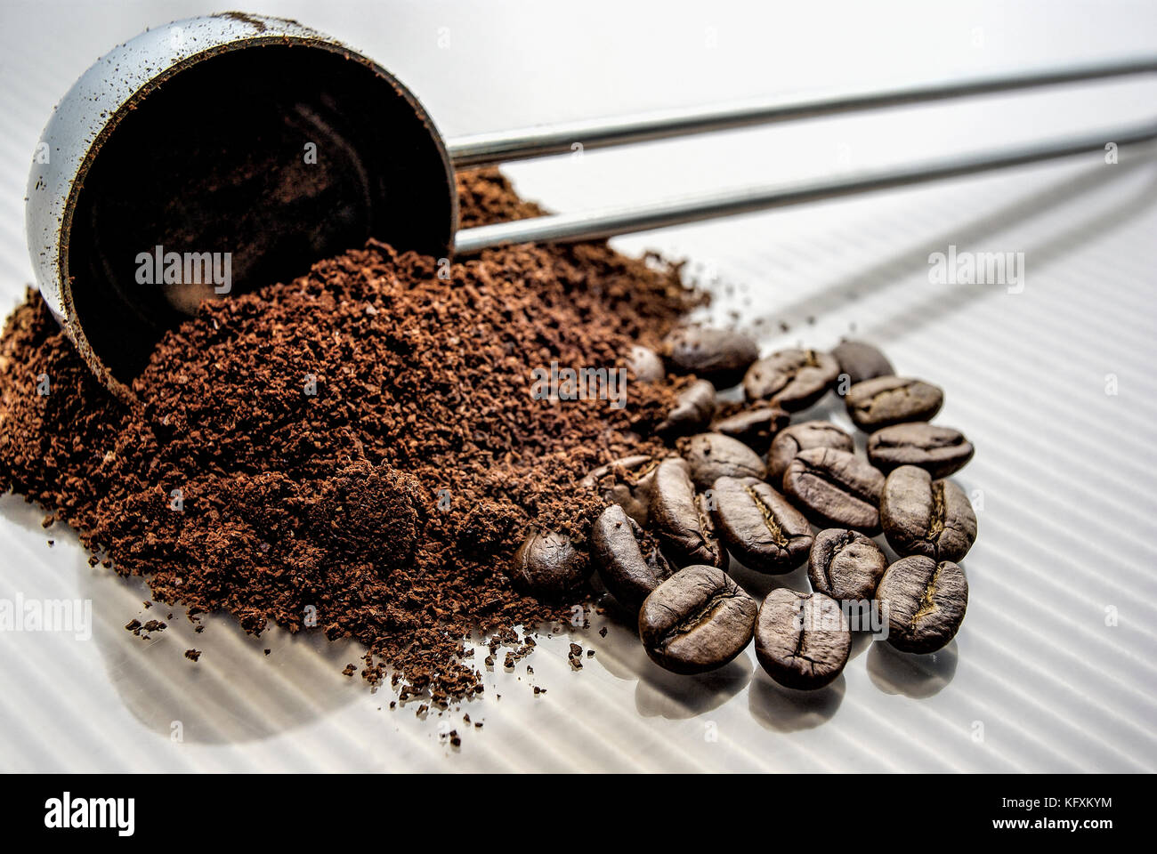 Caffè in grani e la massa. Foto Stock