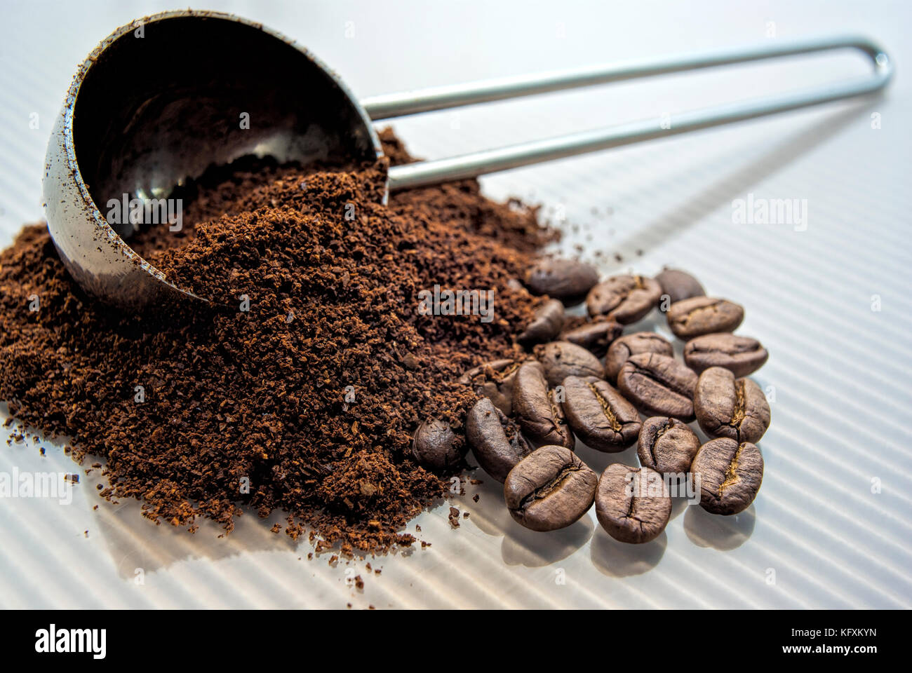 Caffè in grani e la massa. Foto Stock