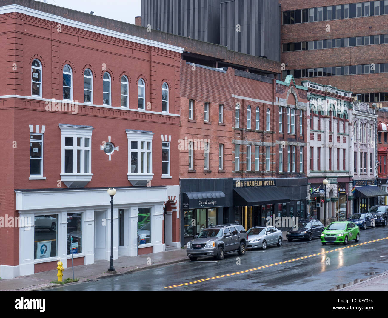 Il Franklin Hotel e altri negozi e ristoranti su Water Street, St. John's, Terranova, Canada. Foto Stock