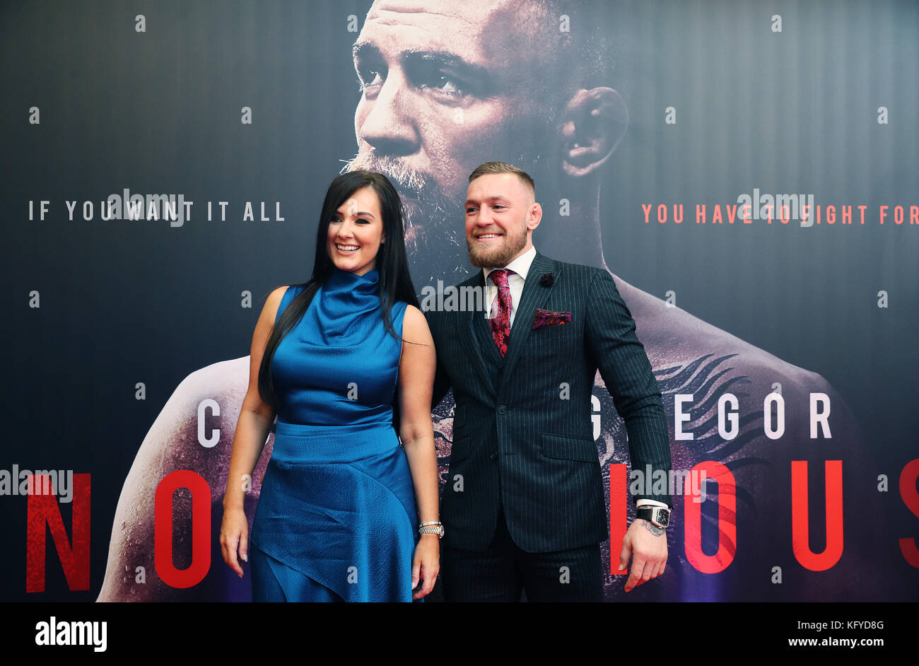 Conor McGregor con il suo partner Dee Devlin all'arrivo al Conor McGregor: Famosa prima al Savoy Cinema di Dublino. Foto Stock
