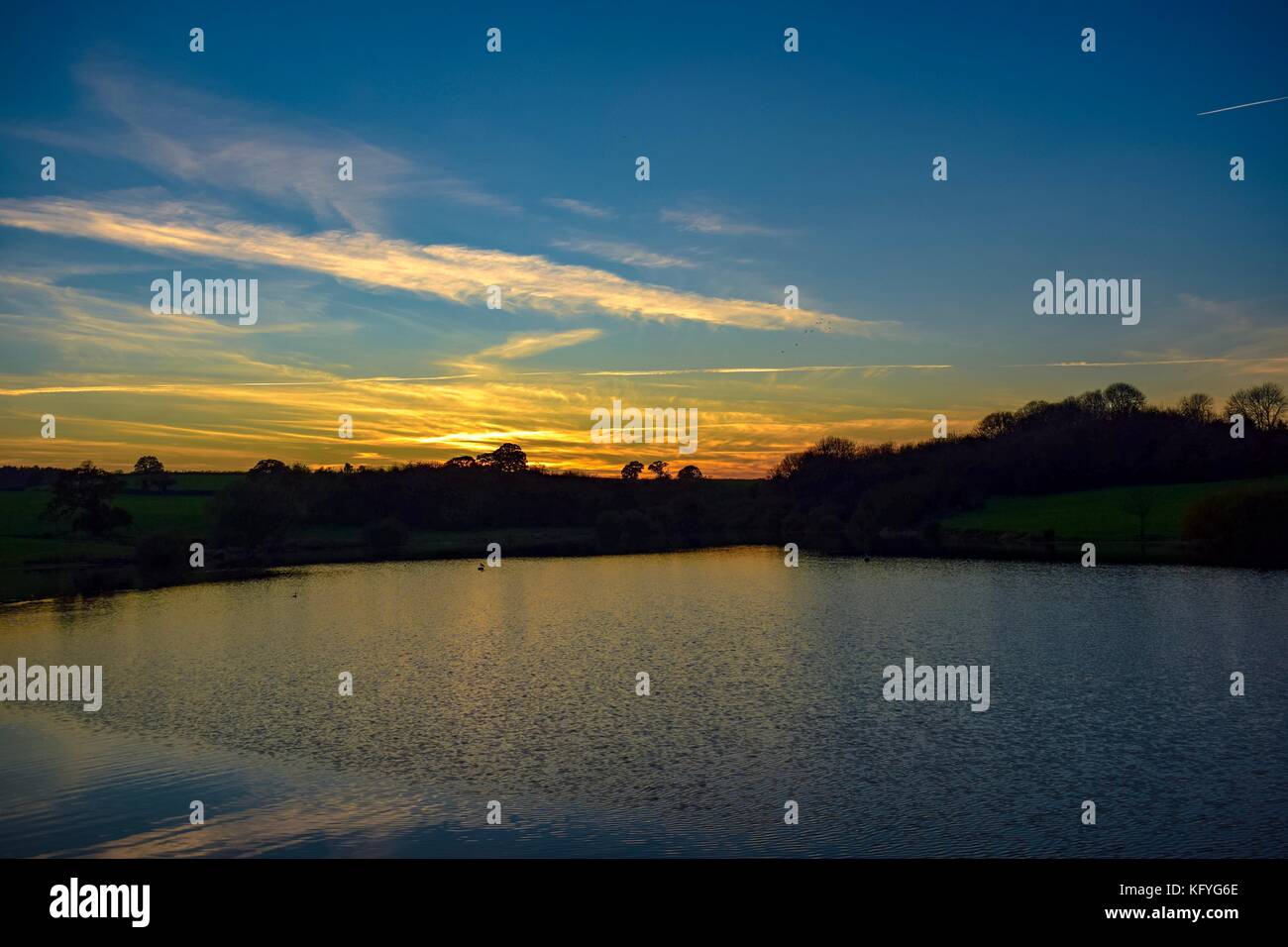 Sunrise over sutton bingham serbatoio e cinghiale club somerset Foto Stock