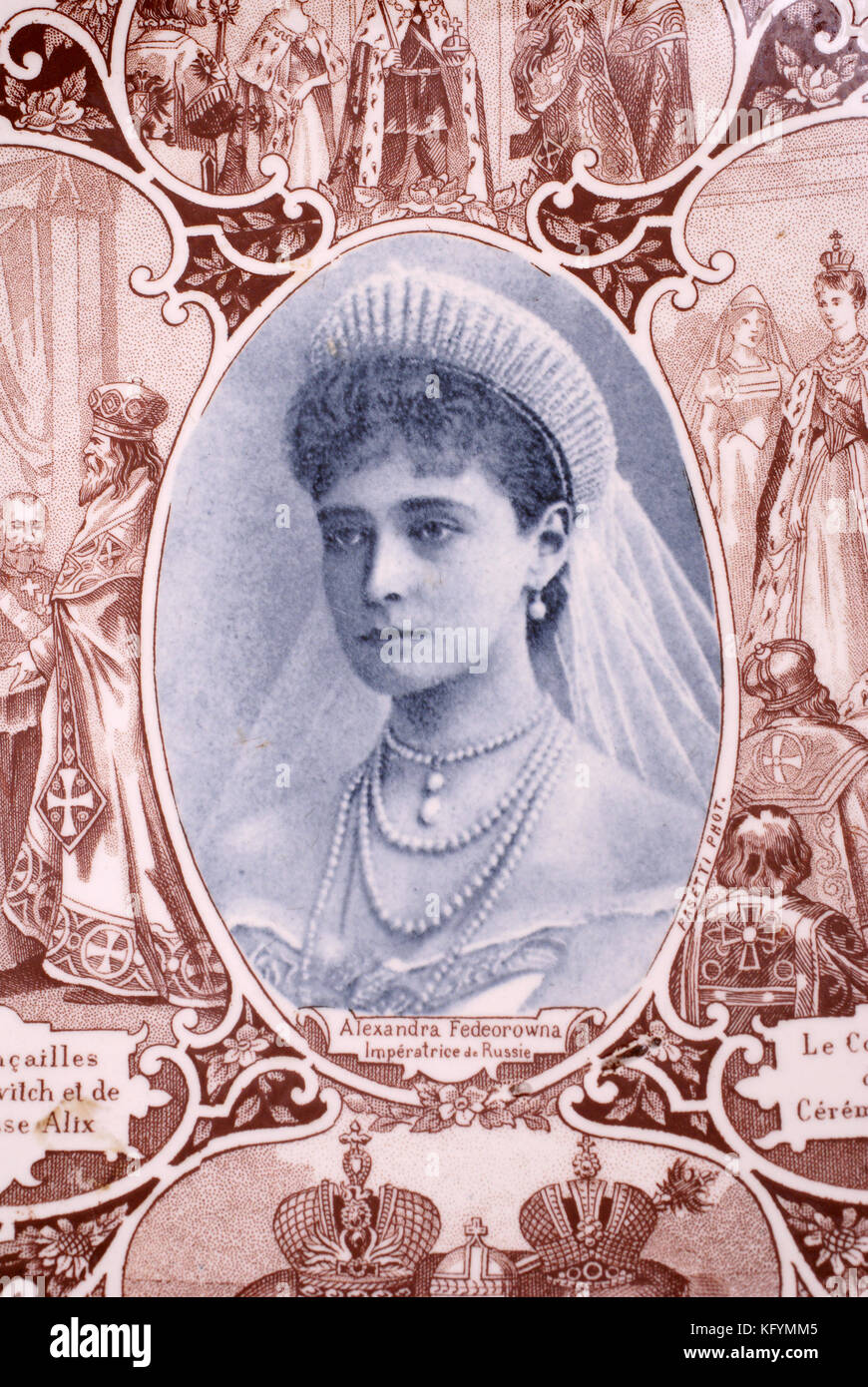 Ritratto dell'ultima imperatrice russa Alexandra fedorovna dalla vecchia piastra decorativa con p. (Made in Francia. XIX secolo). Foto Stock
