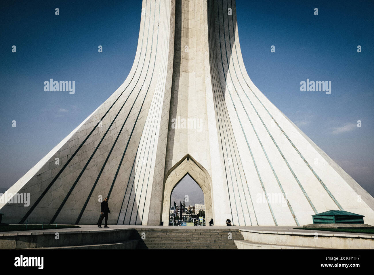 Teheran, Iran - 30 ottobre 2014. La Torre Azadi a Teheran City. La Torre è conosciuta anche come la Freedom o Liberty Tower. Foto Stock