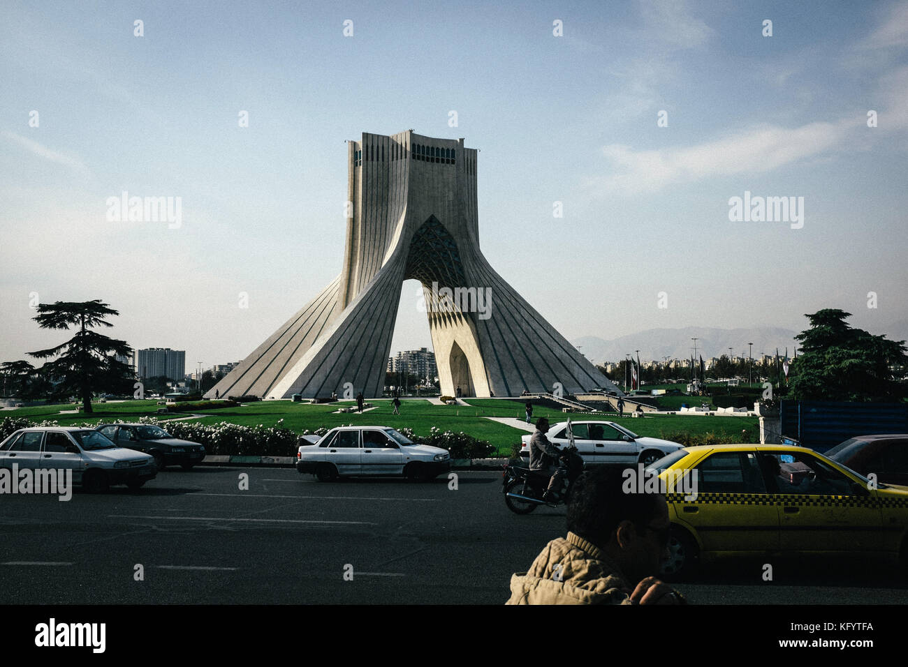 Teheran, Iran - 30 ottobre 2014. La Torre Azadi a Teheran City. La Torre è conosciuta anche come la Freedom o Liberty Tower. Foto Stock