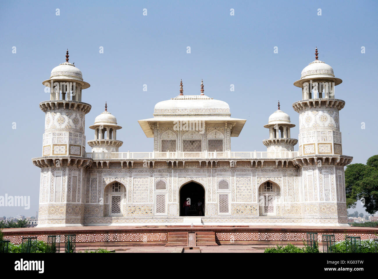 Tomba di Itimad-ud-Daulah. Mirza Ghiyas Beg era un funzionario di imperatori Mughal Akbar e Jahangir. Egli è stato conferito il titolo di Itimad-ud-Daulah. Foto Stock