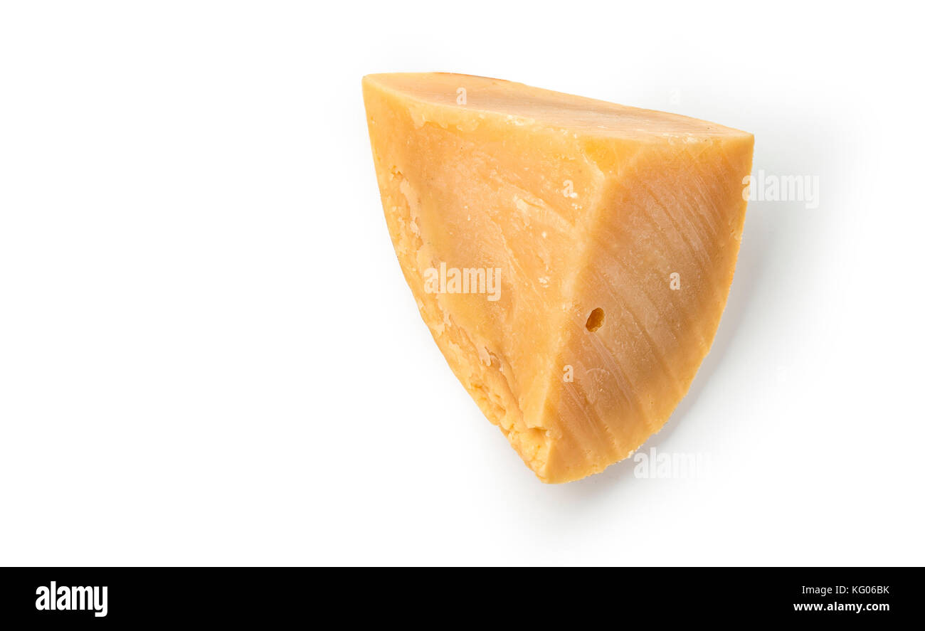 Pezzo di formaggio parmigiano isolato su bianco con tracciato di ritaglio Foto Stock
