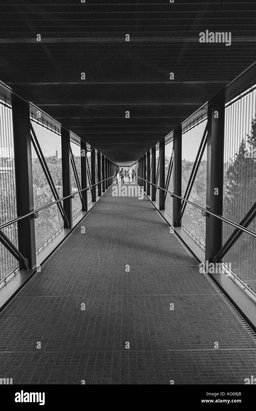 Bianco e nero tunnel Foto Stock