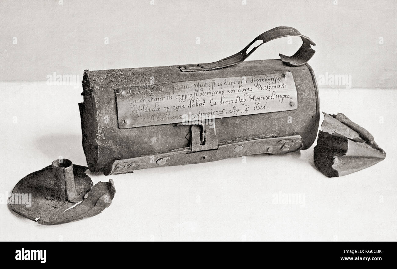 Una lanterna usata da Guy Fawkes nel Gunpowder Plot del 1605. Guy Fawkes, 1570 – 1606, alias Guido Fawkes. Membro di un gruppo di cattolici inglesi provinciali che pianificarono il fallito complotto di polvere da sparo del 1605, noto anche come complotto di tradimento di polvere da sparo o il tradimento gesuita, un tentativo di assassinio contro re Giacomo i d'Inghilterra e vi di Scozia. Da Hutchinson's History of the Nations, pubblicato nel 1915. Foto Stock