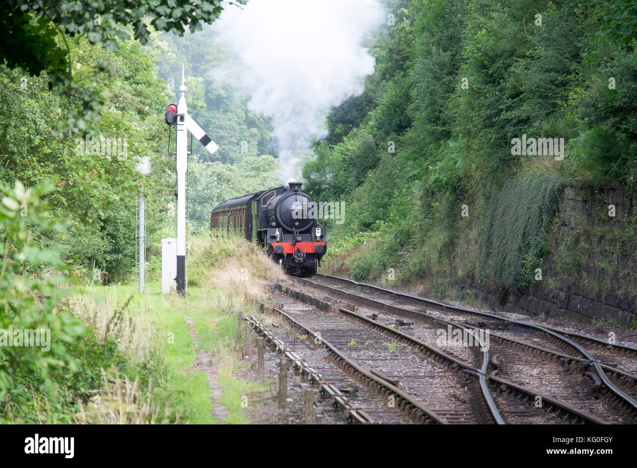 Motore a vapore 61264 tira il servizio passeggeri sulla North Yorkshire Moors Foto Stock