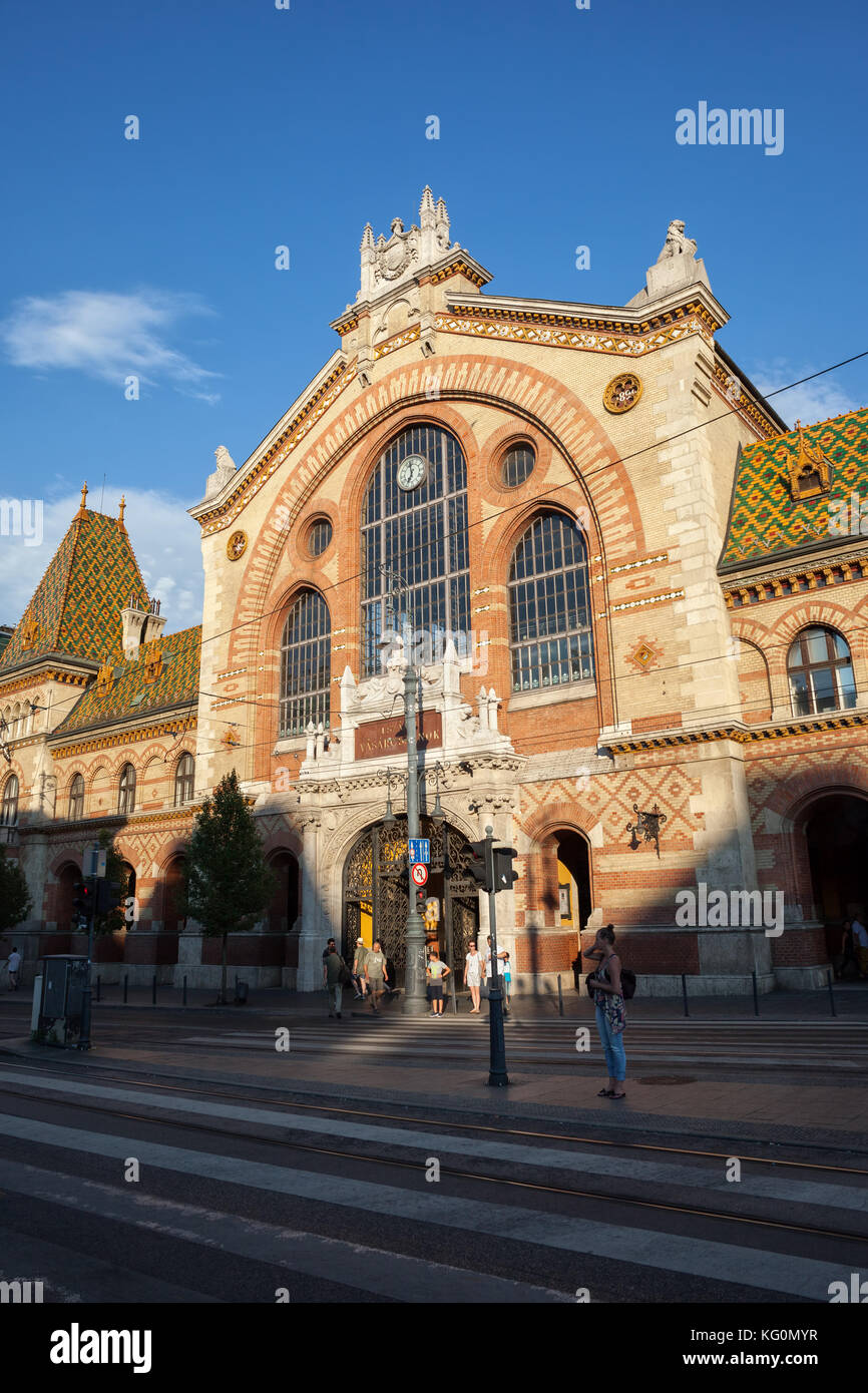 Mercato Grande Hall (centrale) di Budapest, Ungheria, il più grande e il più antico mercato coperto della città progettata e costruita da Samu Pecz intorno 1897 Foto Stock