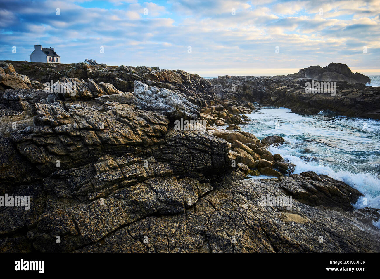 La costa rocciosa di Finistere Bretagna Francia. Foto Stock