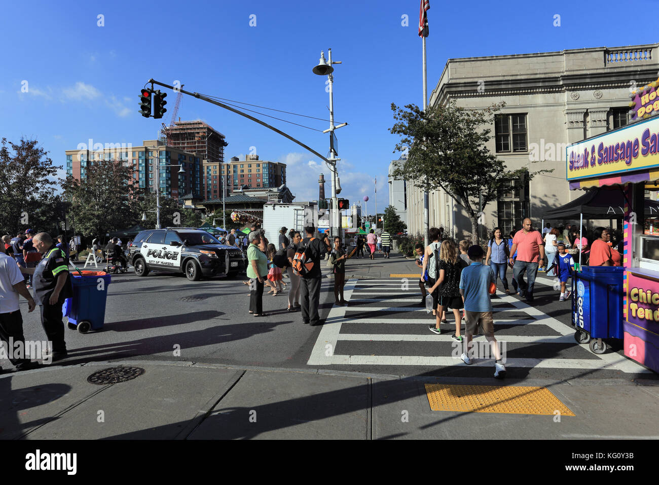 Street festival downtown Yonkers New York Foto Stock