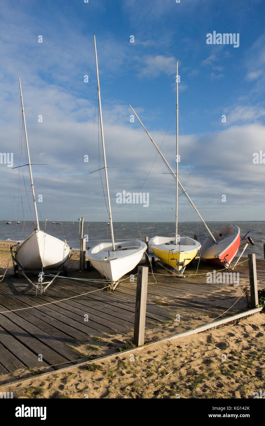 Barche sulla spiaggia del giubileo, Southend-on-Sea, Essex, Inghilterra Foto Stock