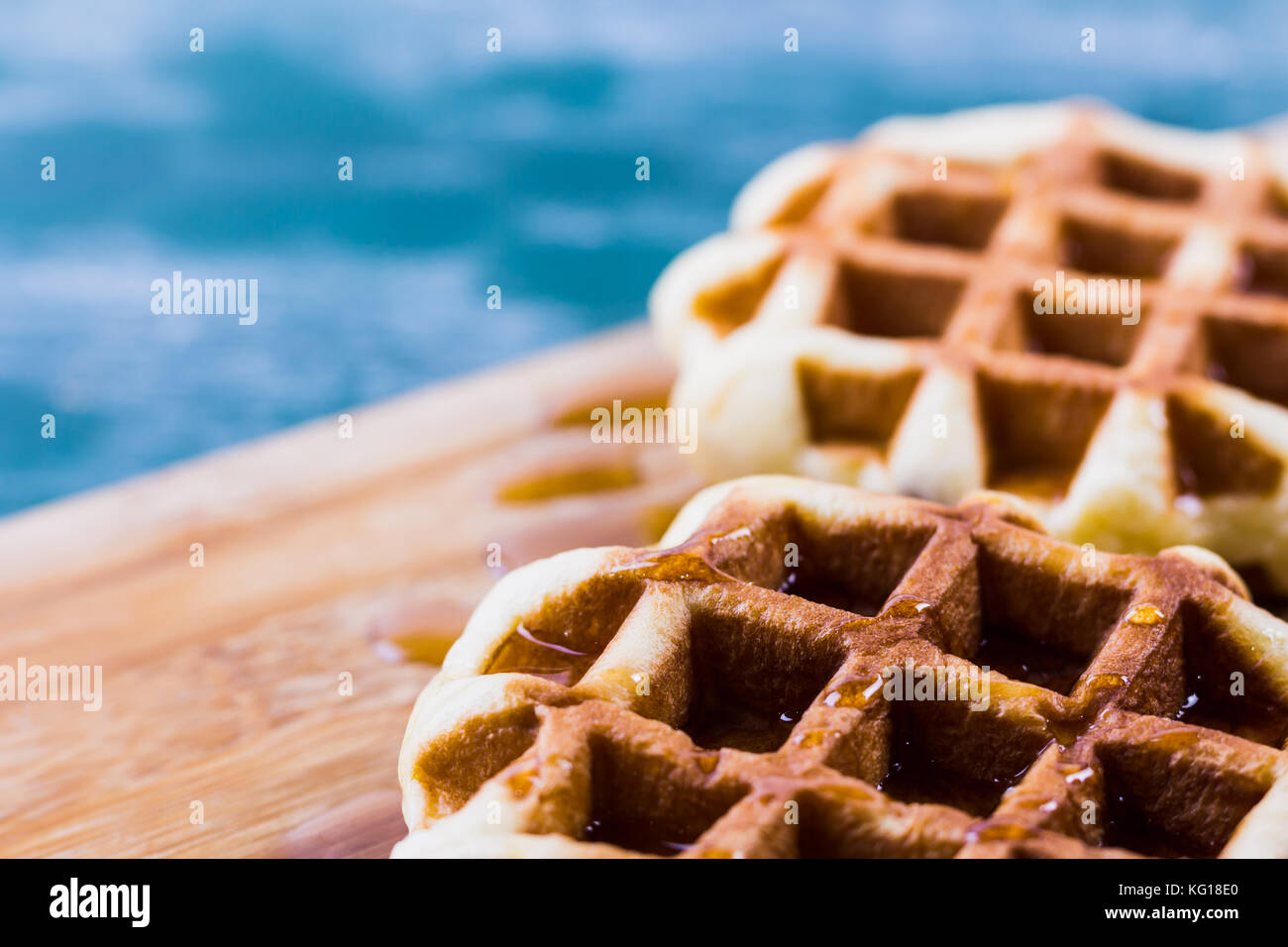 Dolce chiacchiere con Topping Miele e molti di spazio di copia Foto Stock