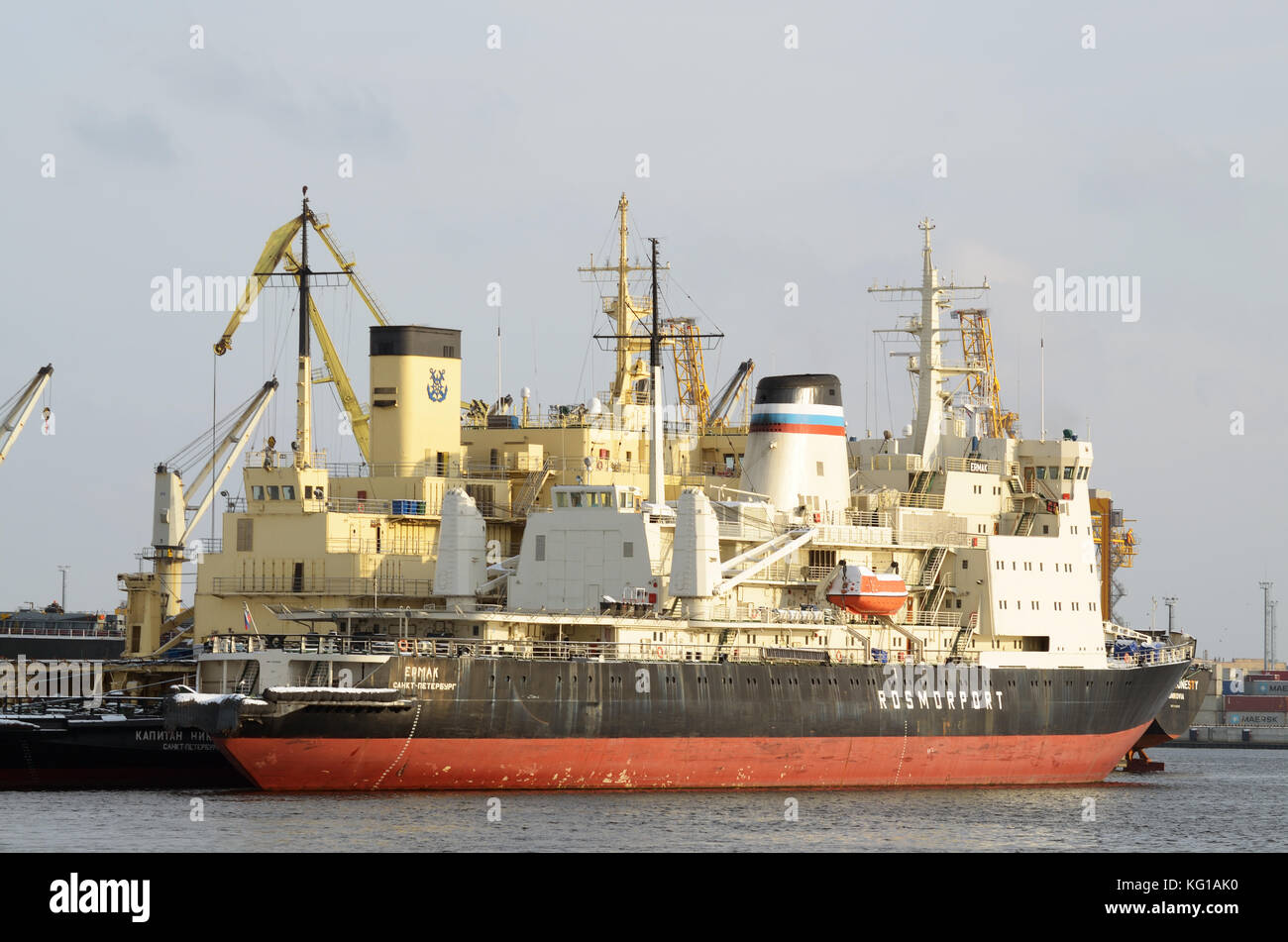 06.11.2016.La russia saint petersburg.ottimo rompighiaccio sono nel dock .condotte ispezioni tecniche prima di andare al mare. Foto Stock