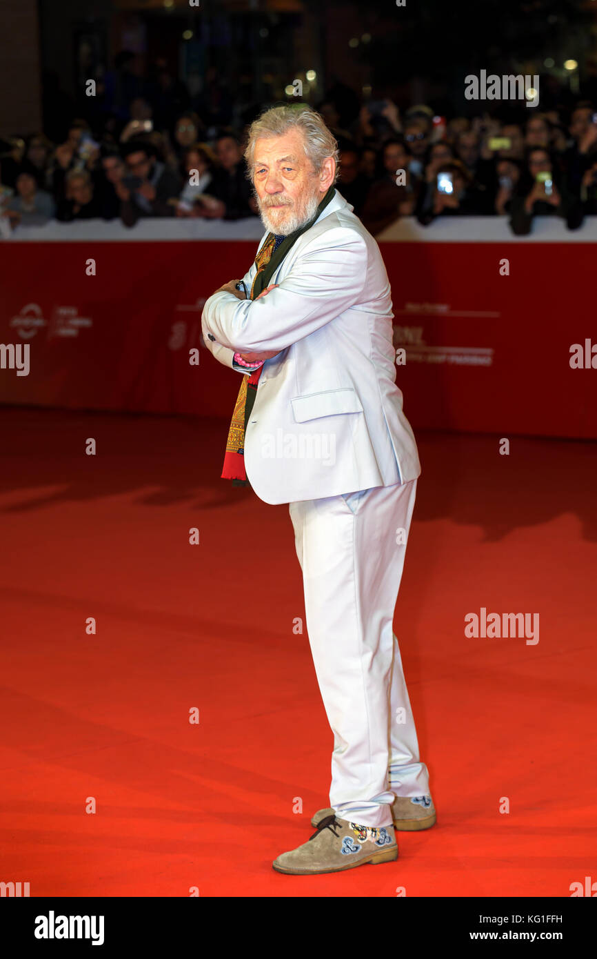 Roma, Italia. 01 Nov, 2017. Ian McKellen passeggiate un tappeto rosso durante il XII Roma Film Fest presso Auditorium Parco della Musica il 1 novembre 2017 a Roma, Italia. Credito: Polifoto/Alamy Live News Foto Stock