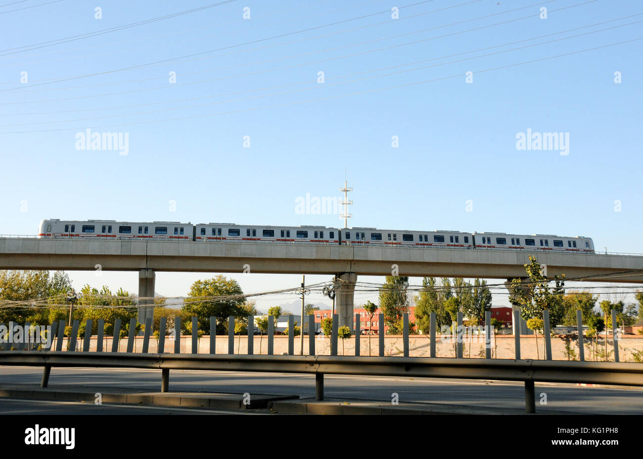 Pechino, Pechino, Cina. 3 novembre 2017. Pechino, CINA-novembre 2017: (SOLO PER USO EDITORIALE. CHINA OUT). La prima linea della metropolitana senza equipaggio sarà messa in uso a Pechino. La linea Yanfang inizia alla stazione di Yanhua nel distretto di Fangshan e termina alla stazione di Yancun North, dove si collega alla linea Fangshan. Il treno raggiungerà una velocità di 80 chilometri all'ora e la linea della metropolitana coprirà 16,5 chilometri. Crediti: SIPA Asia/ZUMA Wire/Alamy Live News Foto Stock