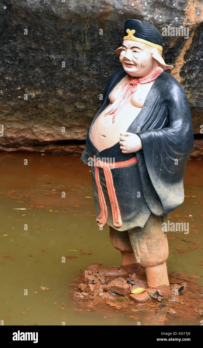 Grotta buddista figure a Mua le grotte di Ninh Binh in Vietnam Foto Stock